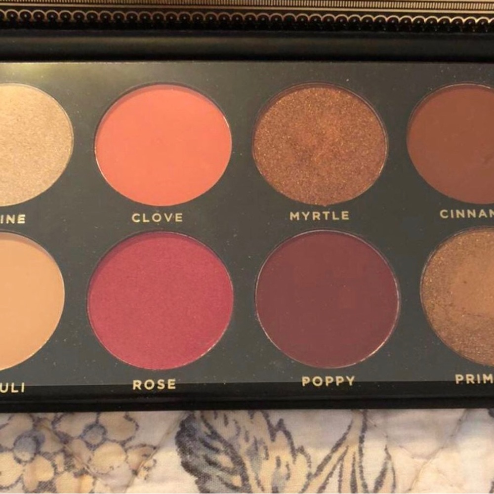 ACE BEAUTĒ
GRANDIOSE PALETTE